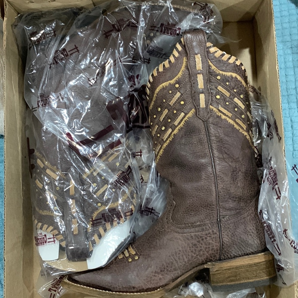 Corral woman’s vintage boots size 8.
